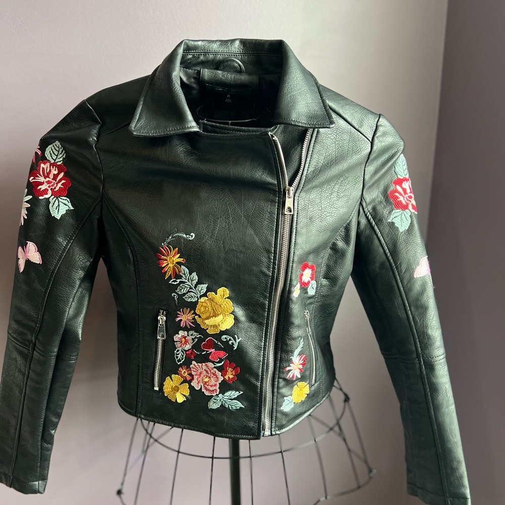 Like New! Faux Leather Moto Jacket with Rose Embroidery – Stylish & Edgy!